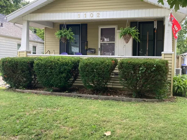 1102 N Roosevelt Ave, Bloomington, IL 61701