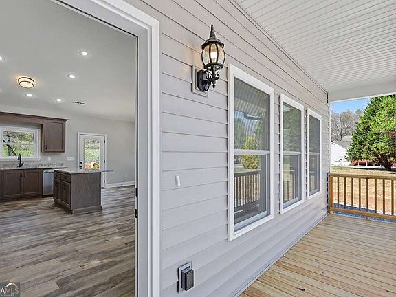 5th image of 195 Rivers Edge Dr