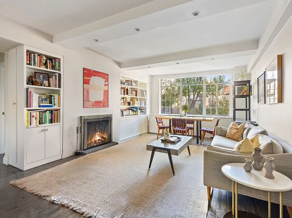 61 W 9th St APT 7E, New York, NY 10011