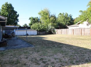 430 NE Candy Ln, Grants Pass, OR 97526