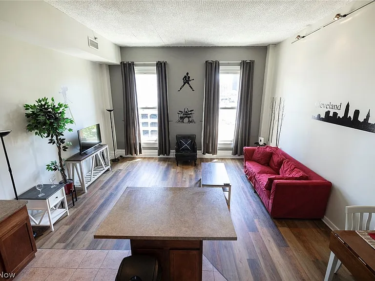 408 W Saint Clair Ave #607 — Photo 3