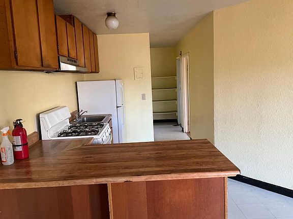5th image of 5227 Sacramento Ave