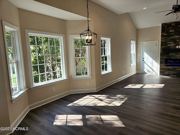 4th image of 413 Taylor Place