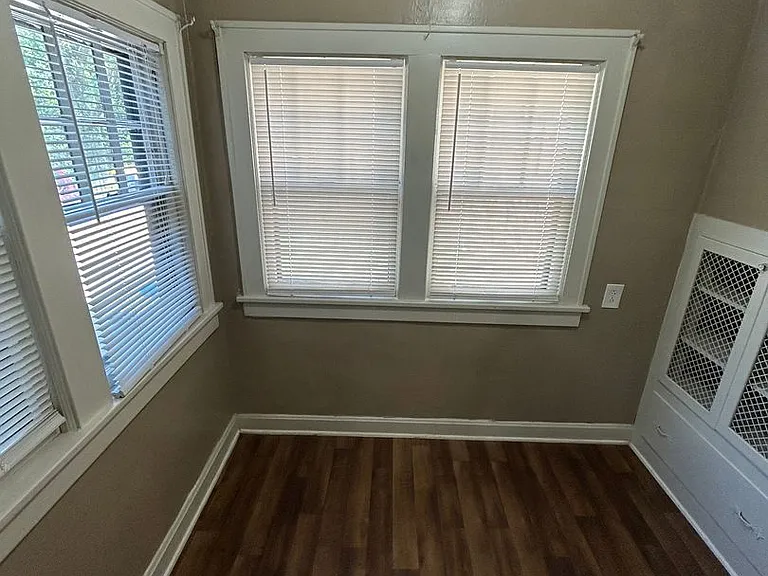 5446 Charlotte St — Photo 12
