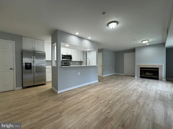 9812 Lake Pointe Ct APT 102, Hyattsville, MD 20774