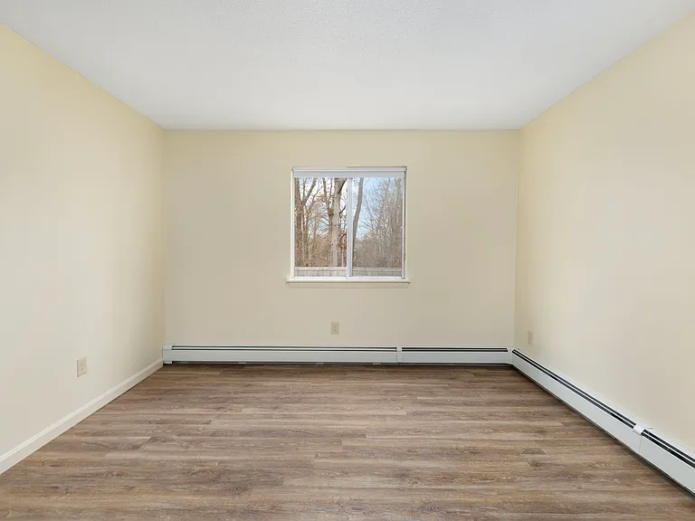 East Bay Apartments — Photo 32