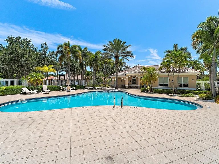 4526 Illicium Dr — Photo 47
