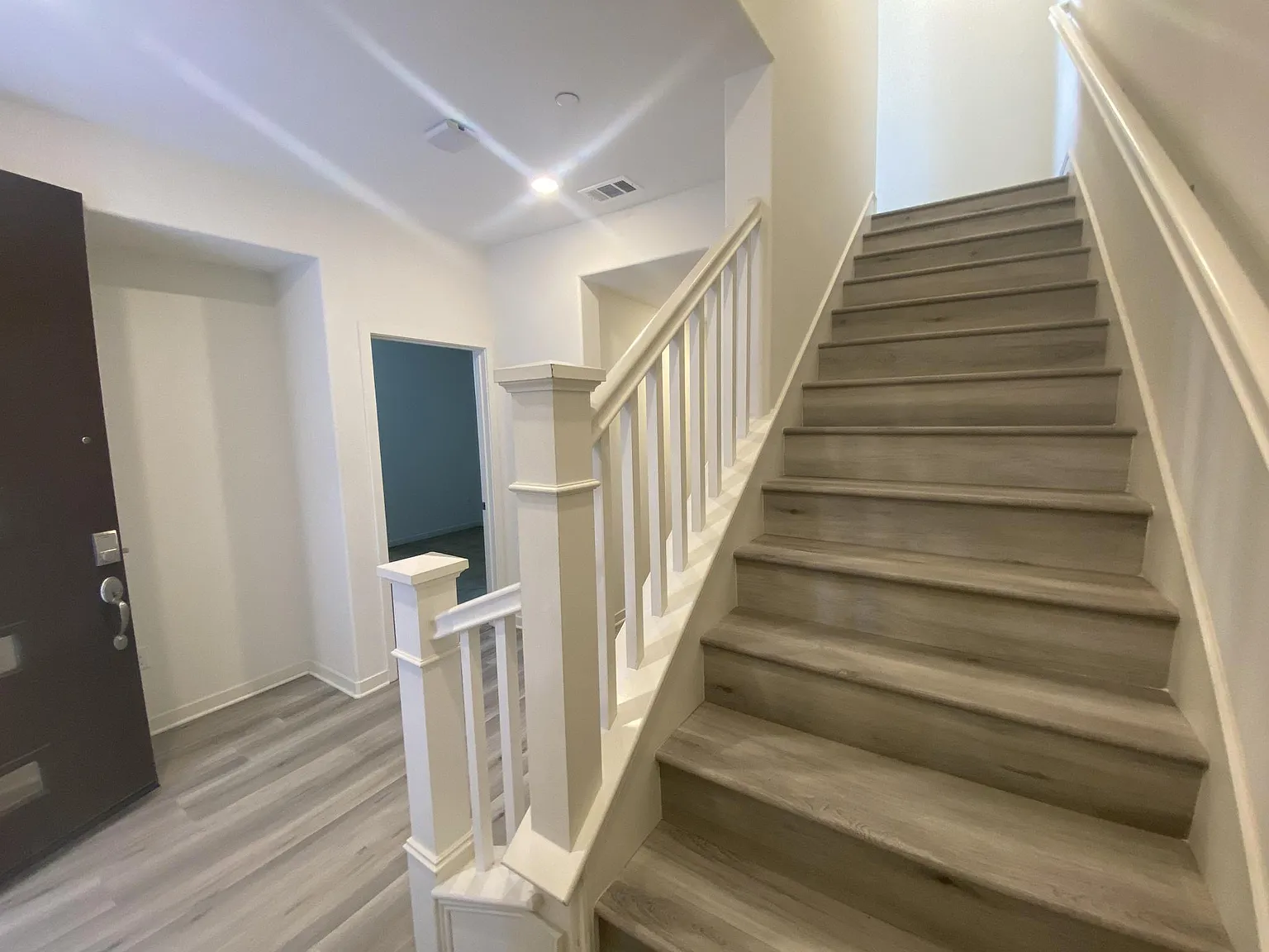 3 bed, 3.5 bath, 2017 sqft, $4,995 — Photo 3