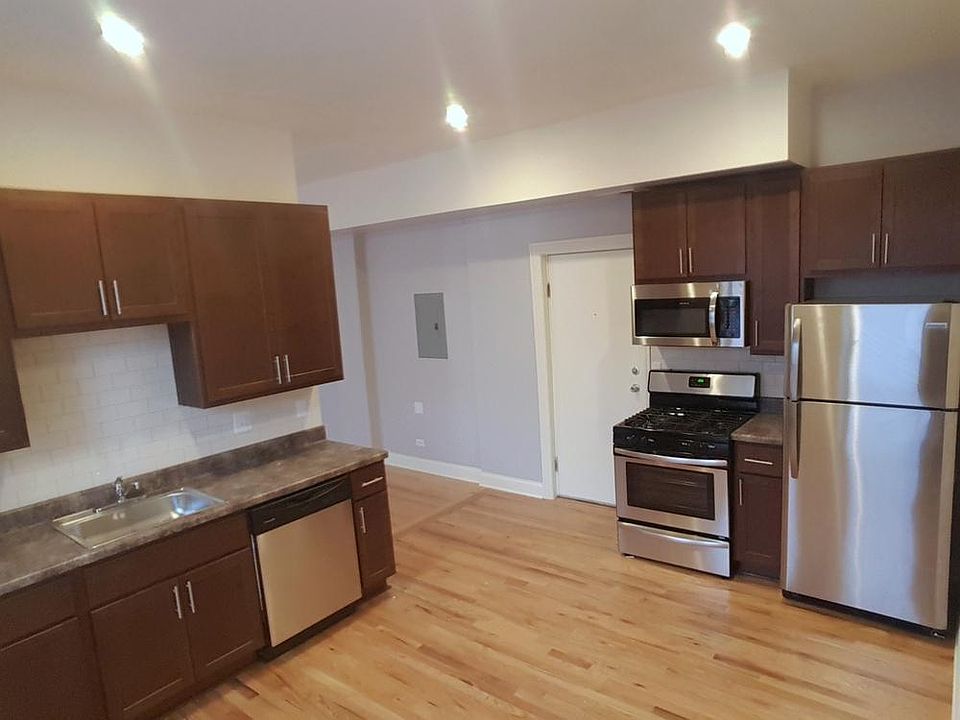 1st image of 900 W Montrose Ave #1JC