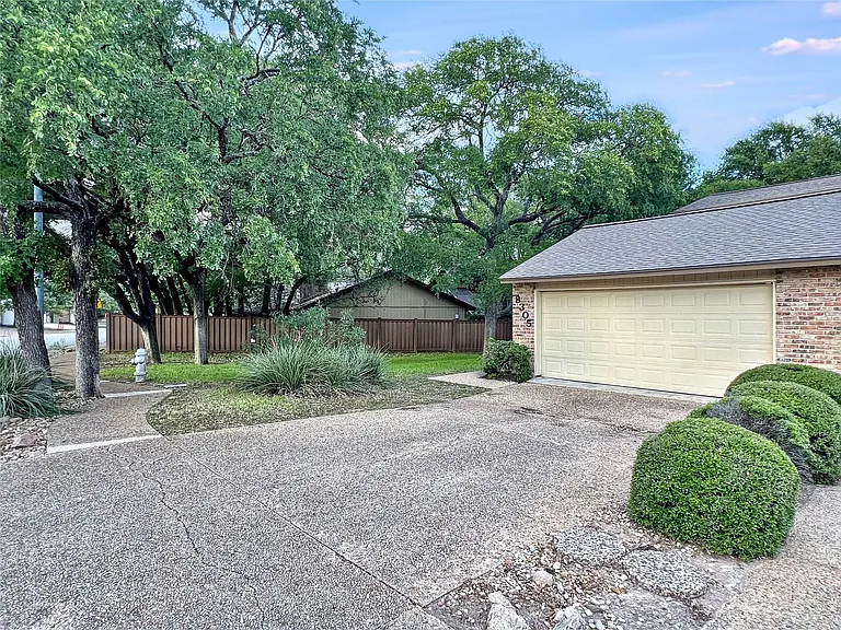 8305 Greenslope Dr — Photo 2