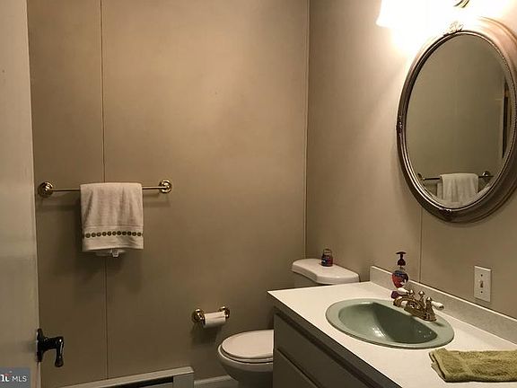5th image of 445 Vetterlein Ave