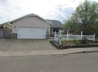 1055 Cascade Ln, Molalla, OR 97038