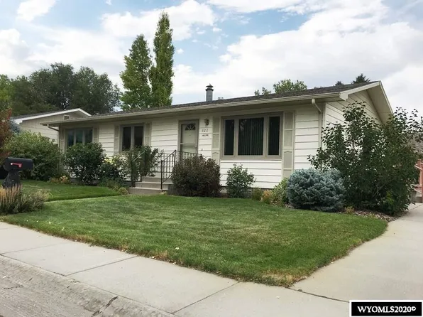 822 Northpointe Cir, Riverton, WY 82501