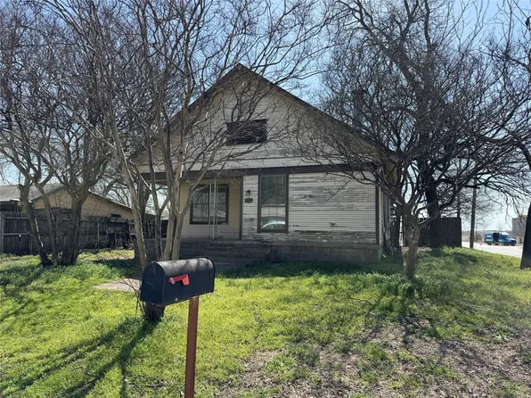 614 W Scott St, Gainesville, TX 76240