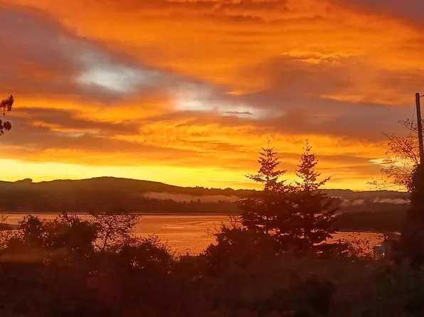 (undisclosed Address), North Bend, OR 97459