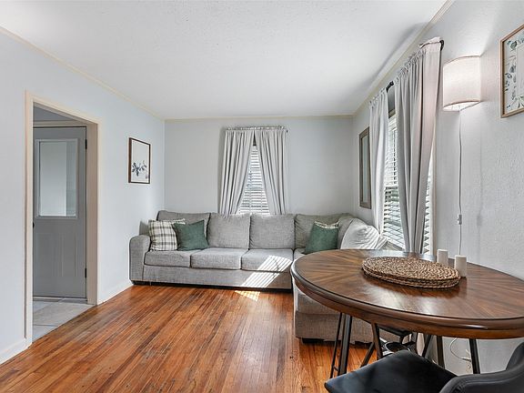 5th image of 5733 College Ave