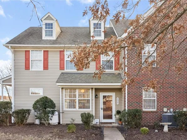 404 Primrose Ln, Chesapeake, VA 23320