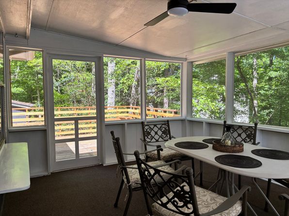 217 Hemlock Ln