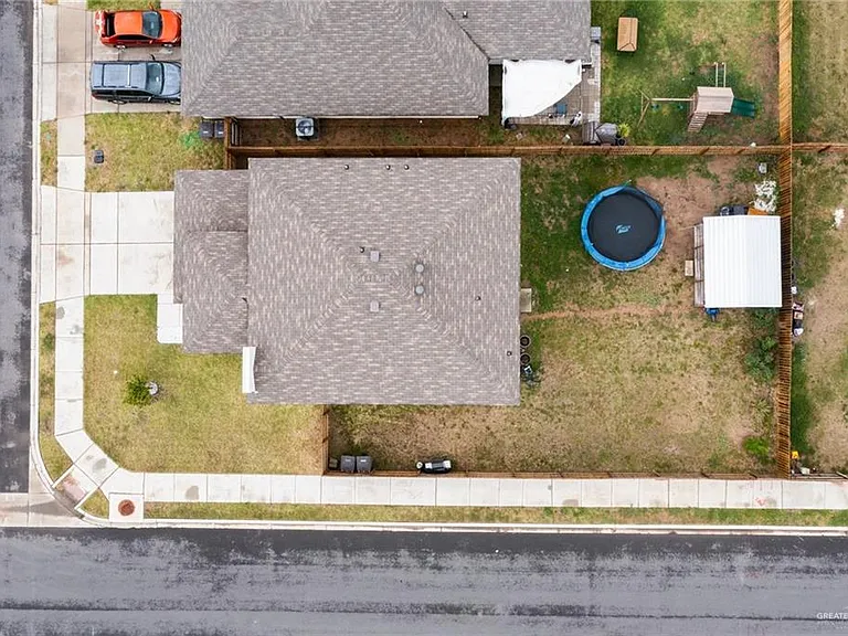 405 Olympic St — Photo 13