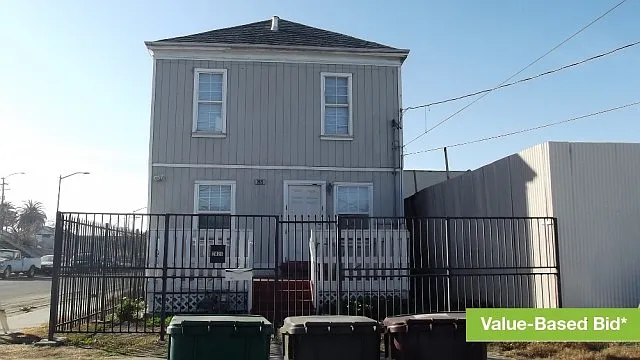 2825 E 7th St photo 1