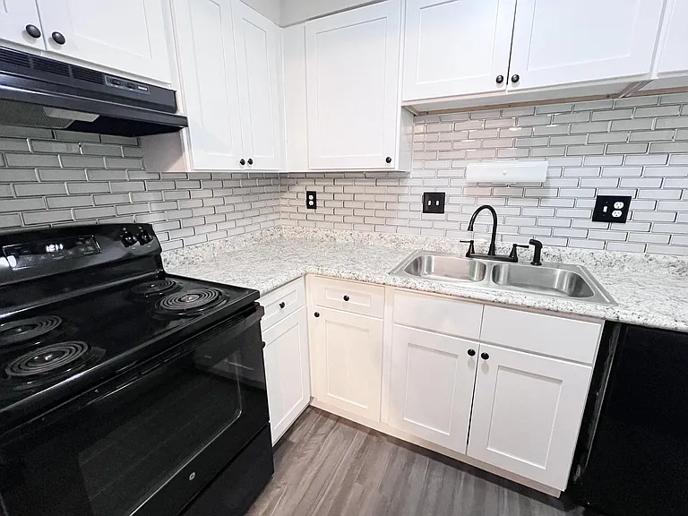 Oakwood Apartments — Photo 67