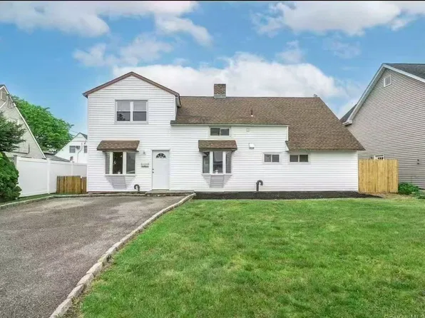 (undisclosed Address), Levittown, NY 11756