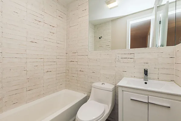 Rented by Nooklyn NYC LLC | media 31