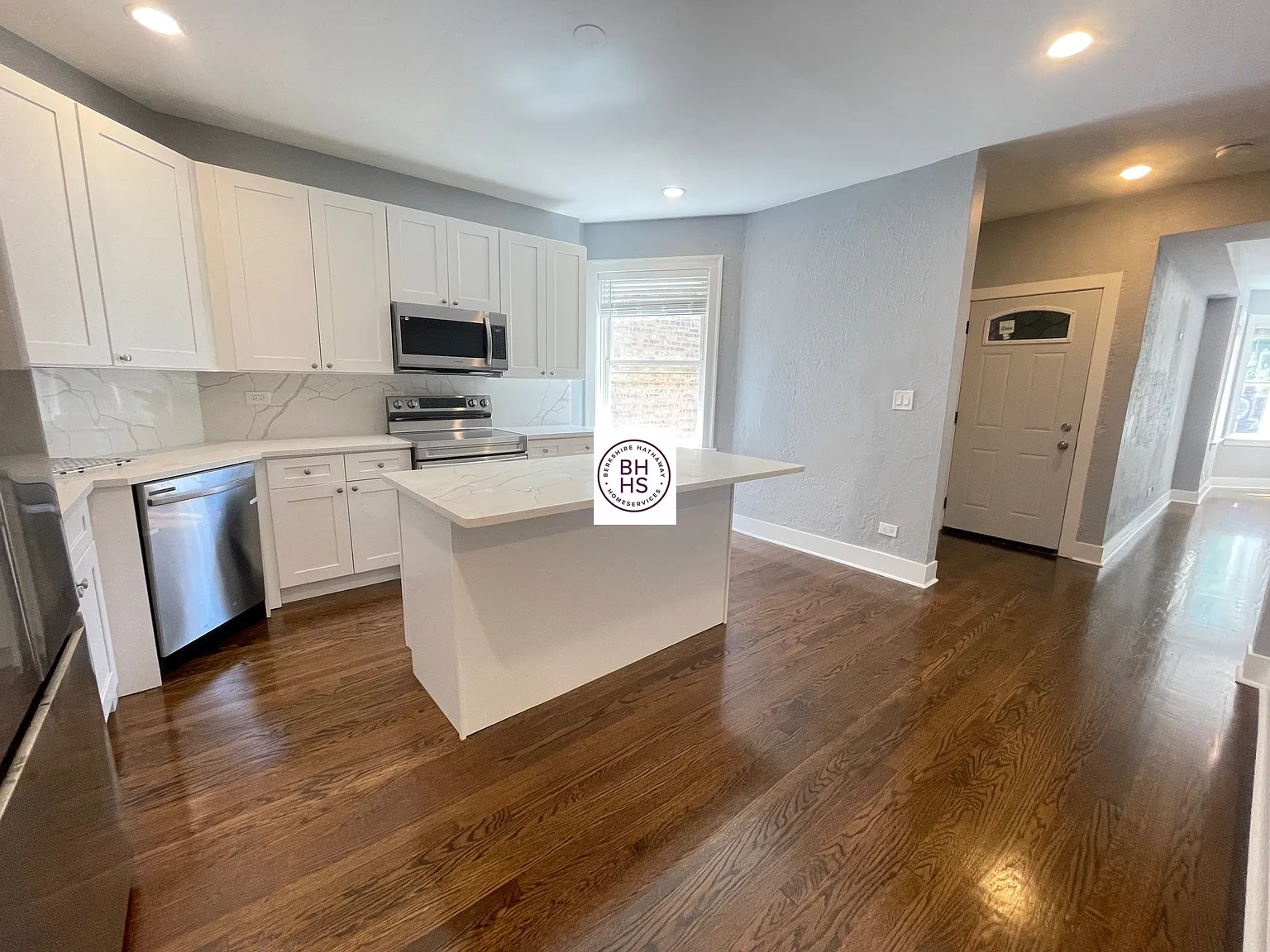 3 bed, 1500 sqft, $2,700 — Photo 3