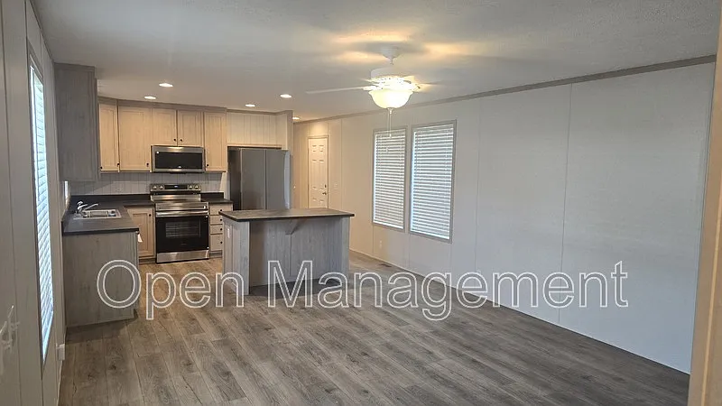 3 bed, 2.0 bath, 1216 sqft, $1,199 — Photo 2