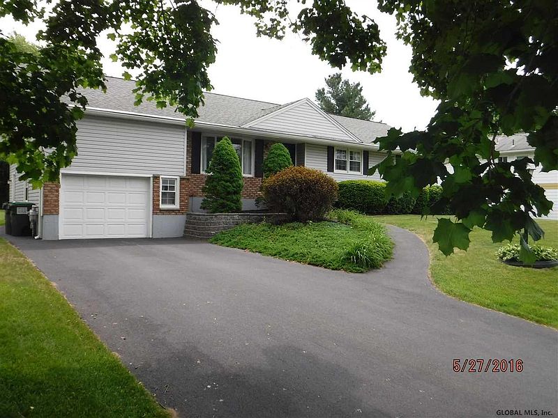 2nd image of 9 GREEN ACRES Drive