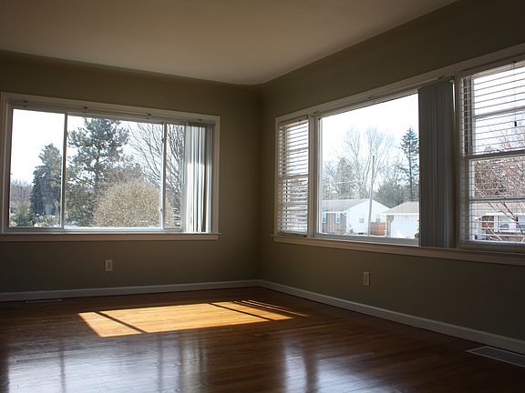 5th image of 1486 Laughlin Dr NW