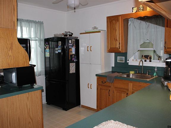 3rd image of 70 Hollywood Ave
