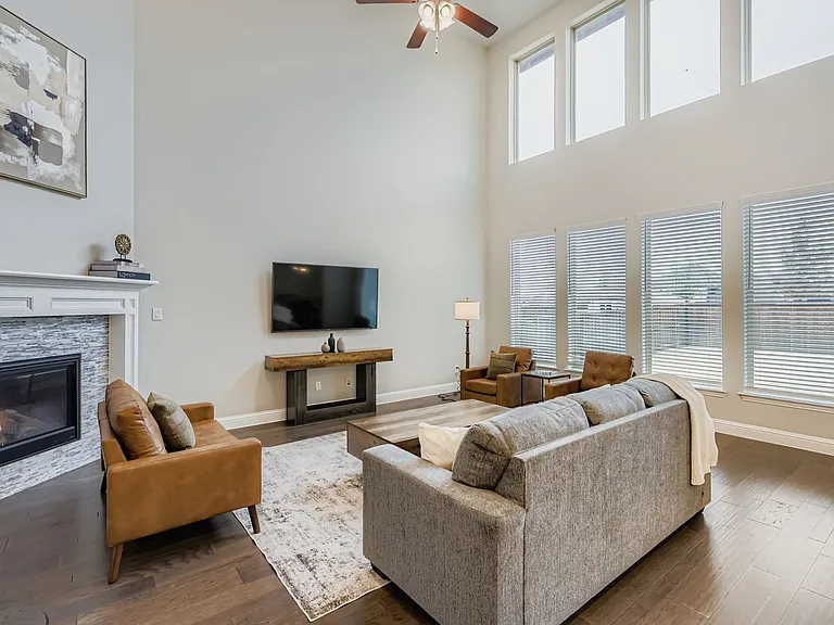 11602 Estrella Ln — Photo 5