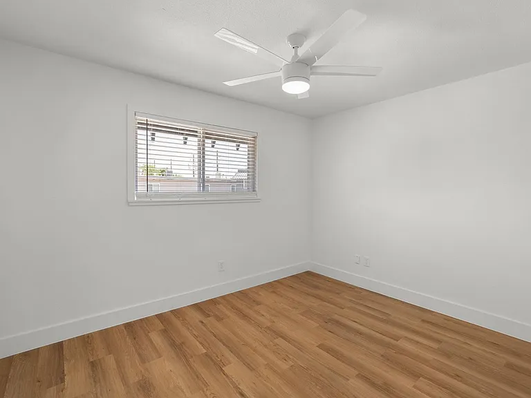 CrestHaus Apartments — Photo 16