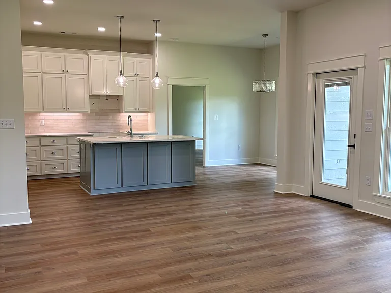 706 N Cedar St — Photo 4