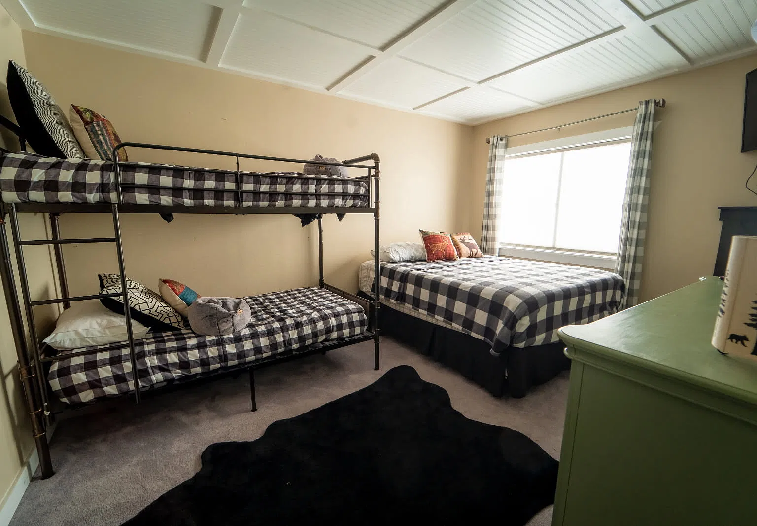 2 bed, 874 sqft, $2,000 — Photo 2