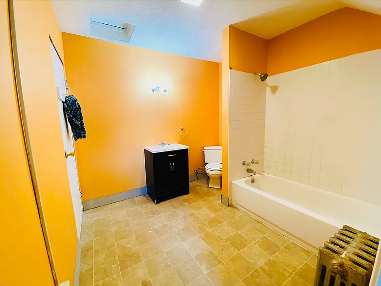 328 Newton St — Photo 21
