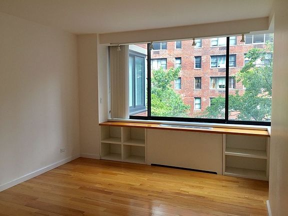 3rd image of 300 E 62nd St APT 304