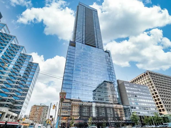 488 University Ave, Toronto, ON