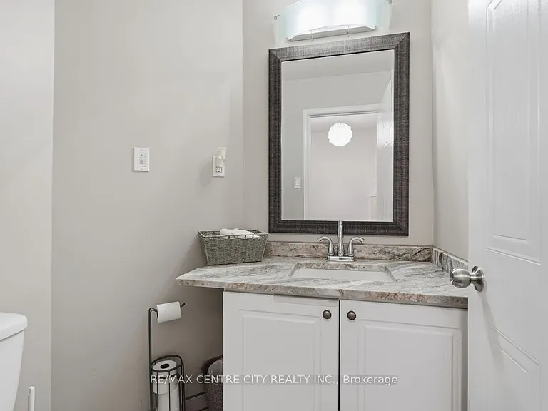 1141 Crosscreek Cres — Photo 9