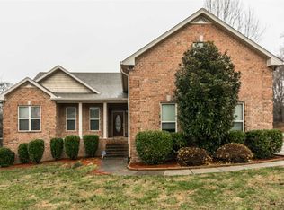 445 Robins Trl, Westmoreland, TN 37186