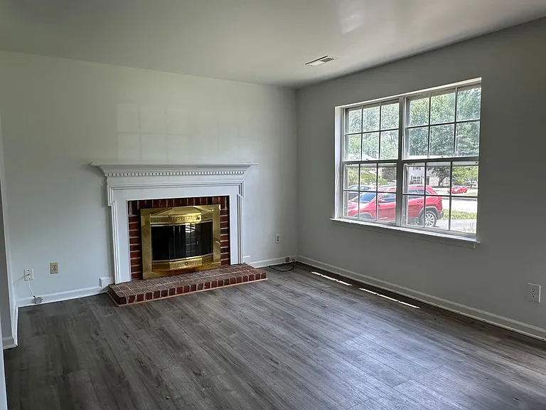 270 Albert Ct — Photo 11