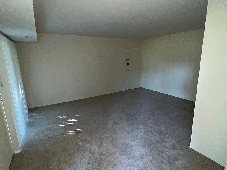 2025 N Lincoln St #102 — Photo 4