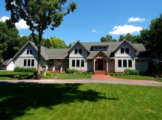35380 Pabst Ct, Oconomowoc, WI 53066