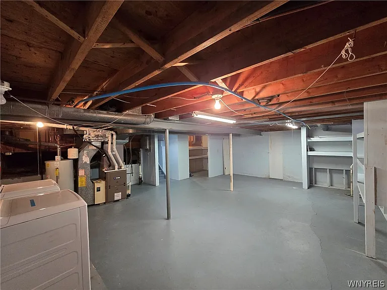 161 Foxpoint Dr W — Photo 31