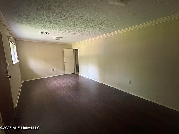 2nd image of 3236 Woodview Dr