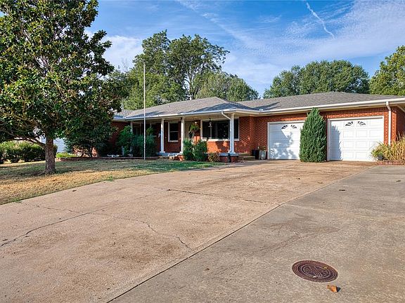 3rd image of 1119 Crestview Dr