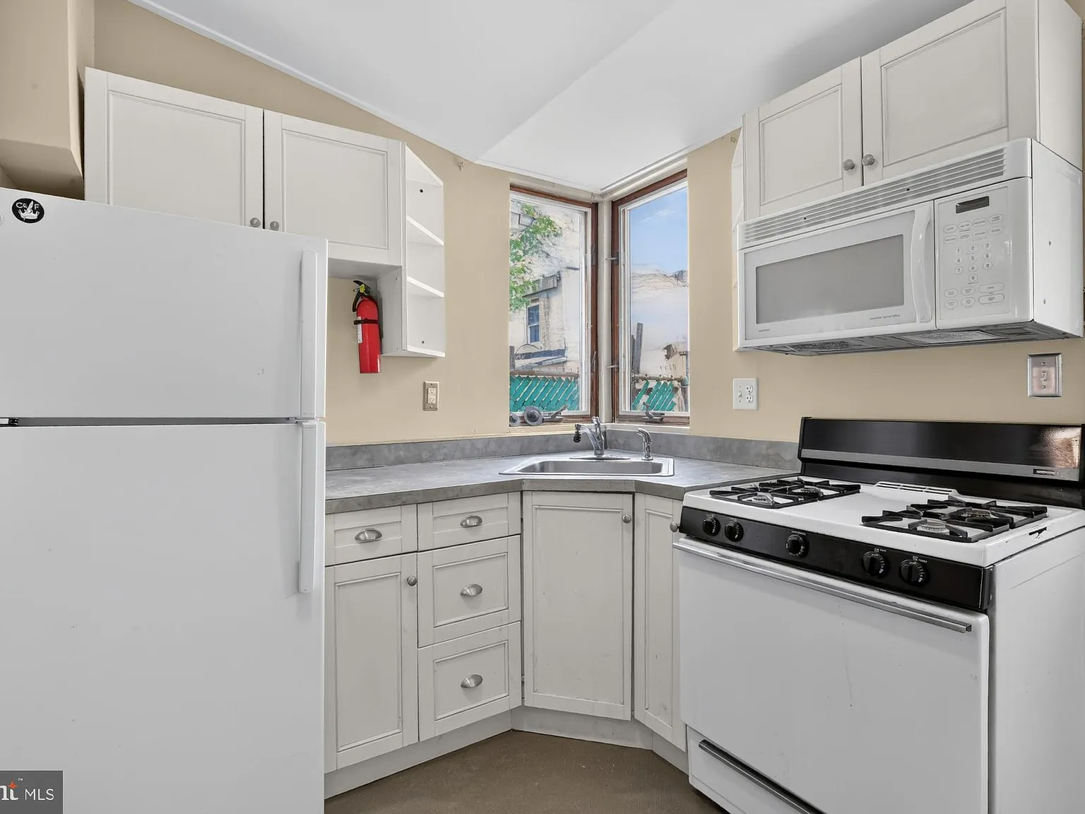 2 bed, 1004 sqft, $1,825 — Photo 4