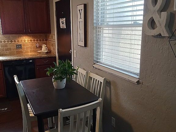 3rd image of 1717 Waltz Way