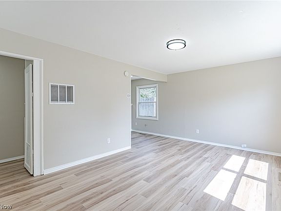 4th image of 20211 Longbrook Rd